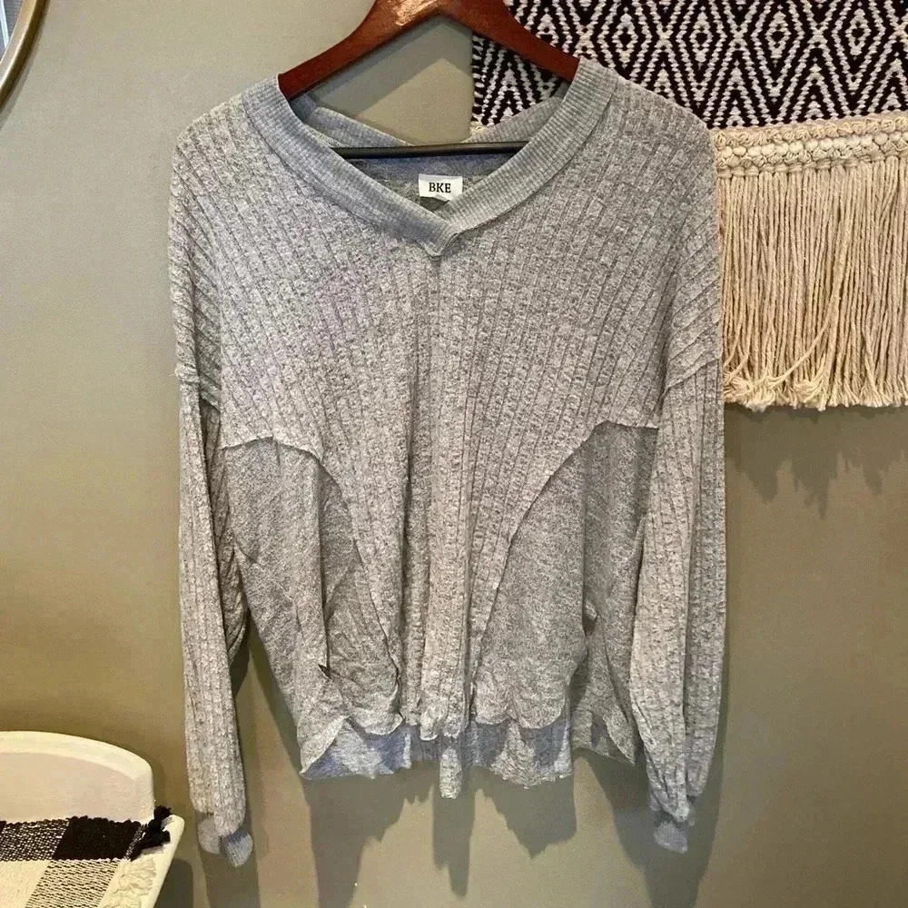BKE GRAY TEXTURE LAYERED SWEATER SIZE M
